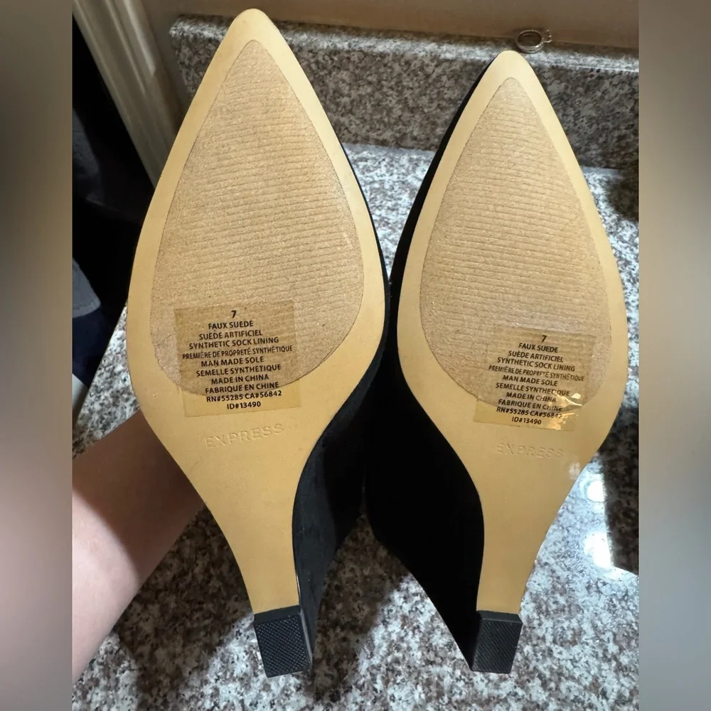 Express Black Suede Wedge Shoes size 7 - Picture 4 of 4